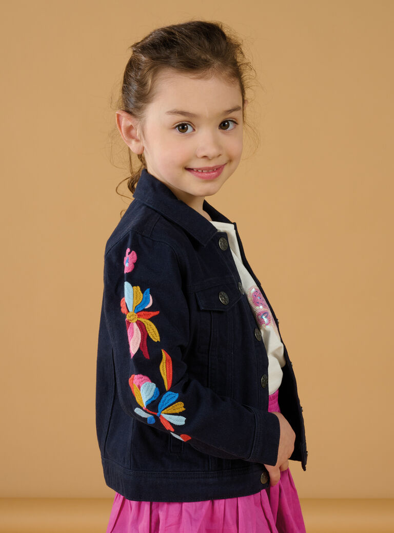 Veste en jean noire à manches brodées