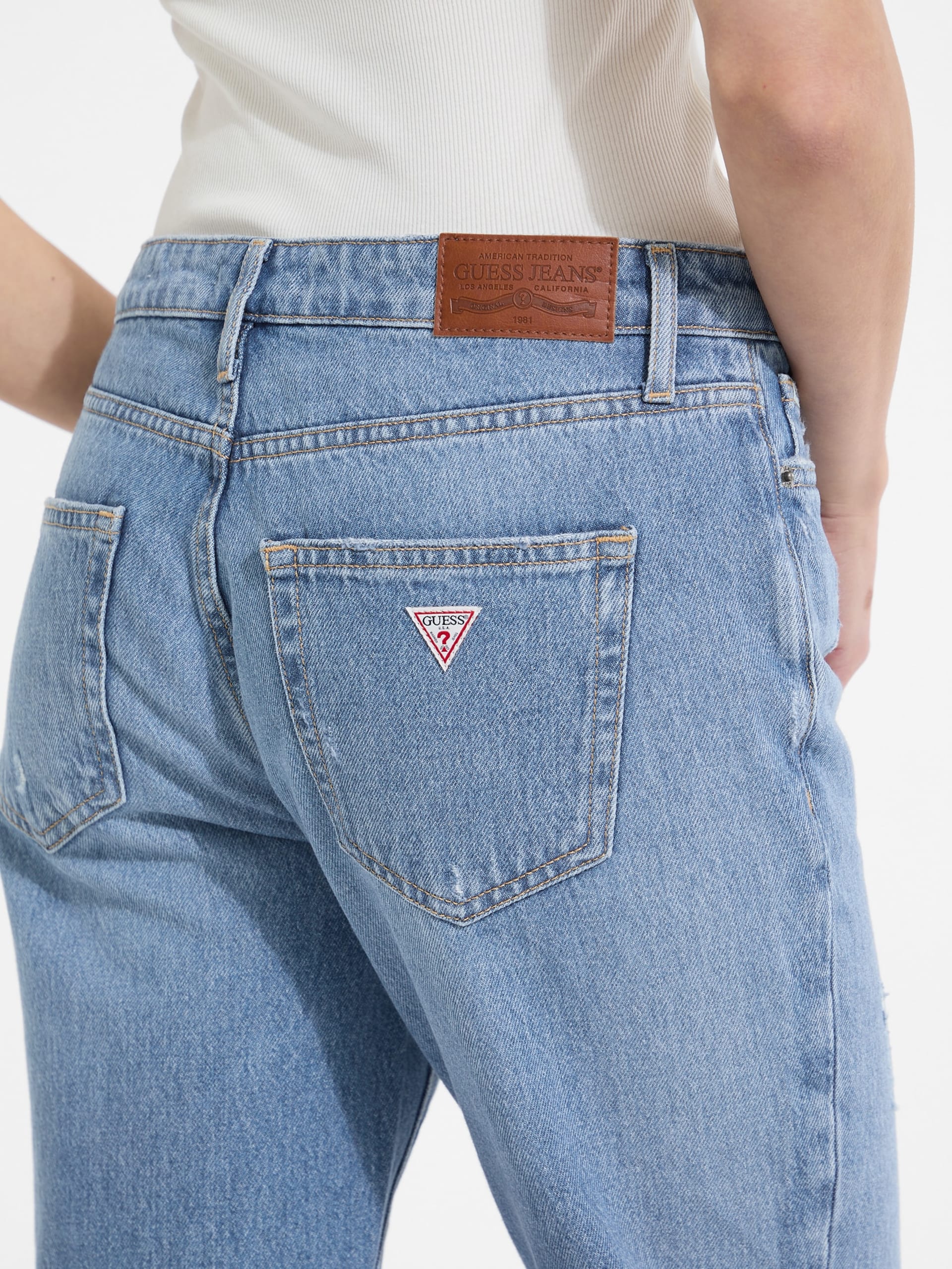 Calça jeans reta desgastada de cintura média G08