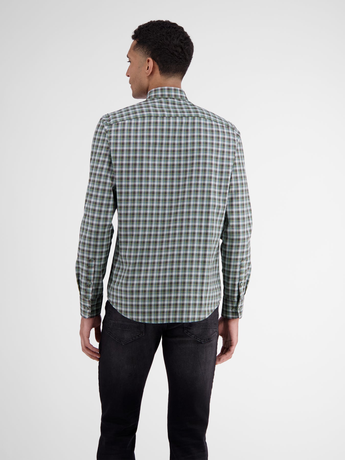 Kariertes Herrenhemd mit Button-down-Kragen