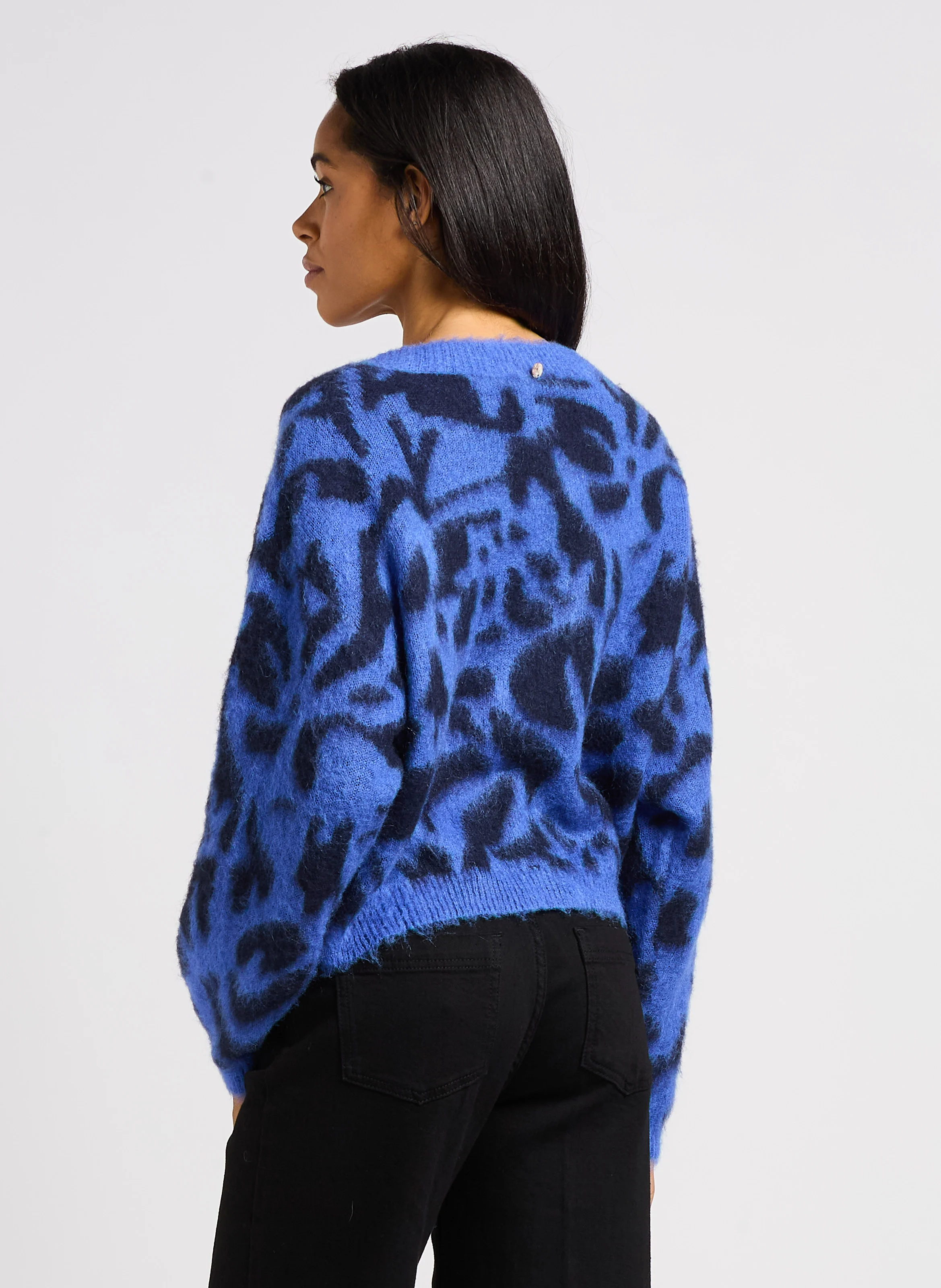 TAMAR - Gilet col V léopard en maille duveteuse | Bleu