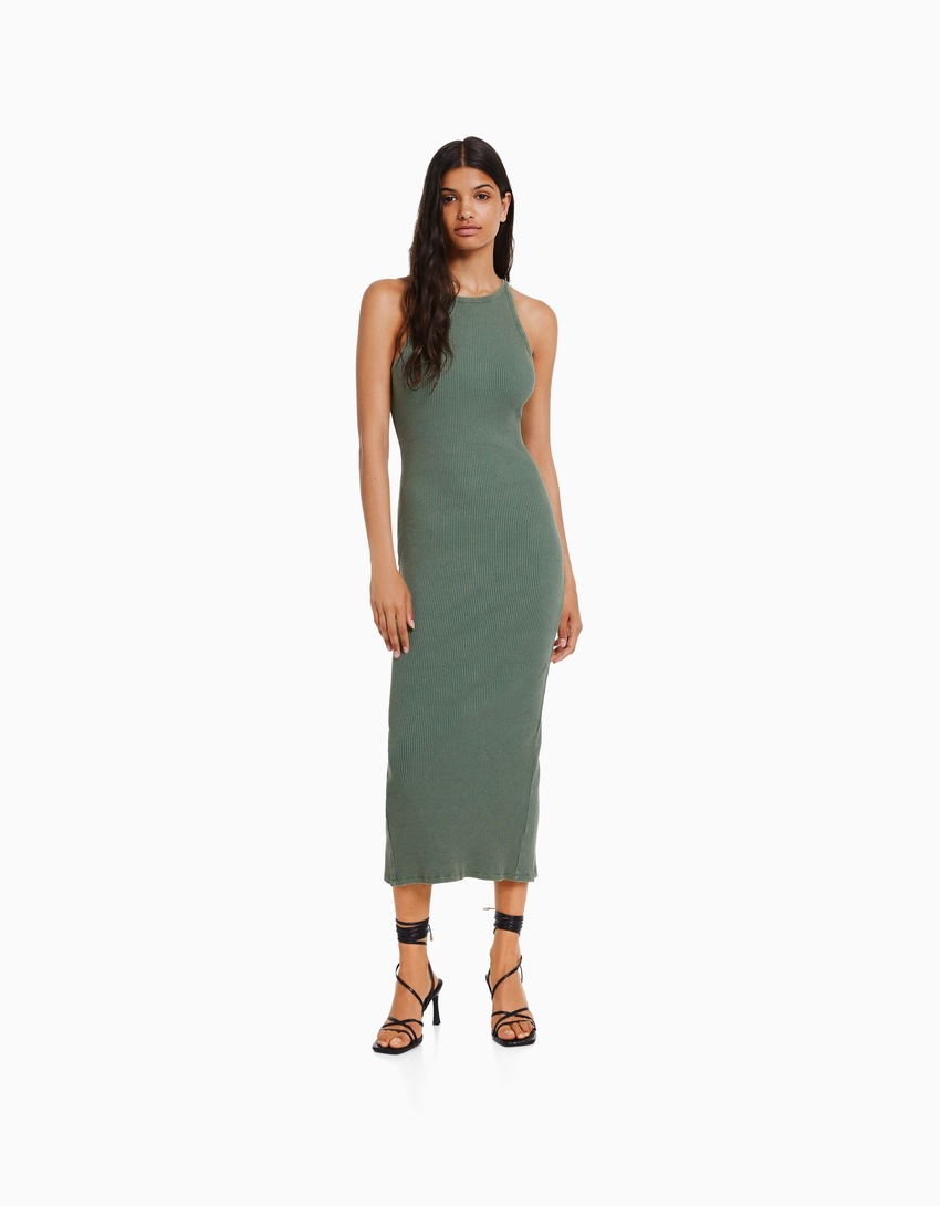 Vestido midi canelado sem mangas