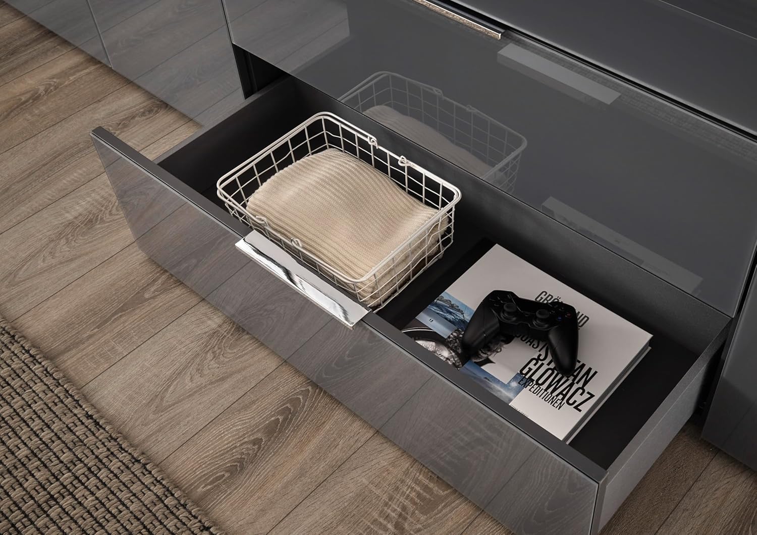 Stella Trading TV-Lowboard Santorin in Anthrazit, TV - TV Schrank für TV bis 65 Zoll mit viel Stauraum für Ihr Wohnzimmer - 180 x 55 x 40 cm (B/H/T)