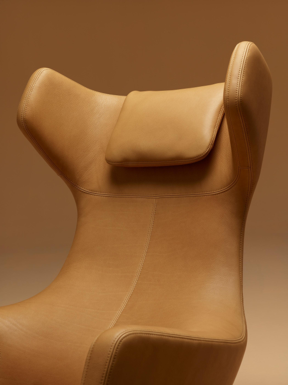 Vitra Grand Repos loungestoel met Ottoman, Leder Premium brandy