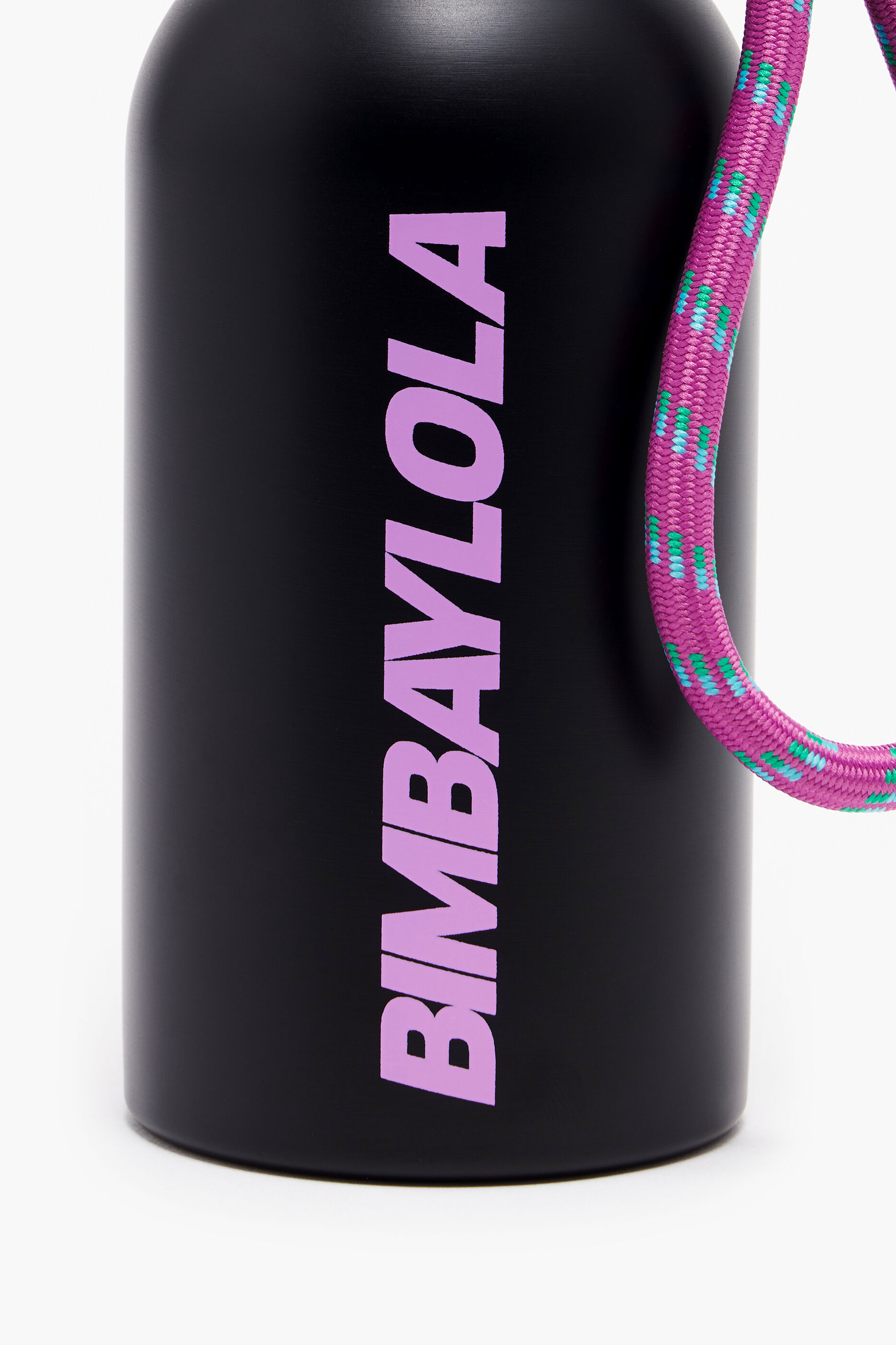 Garrafa de aço inoxidável com logotipo preto