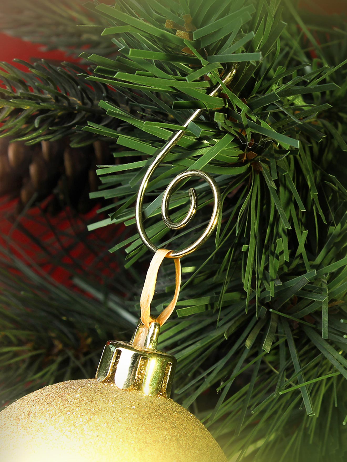 Crochets dorés pour sapin