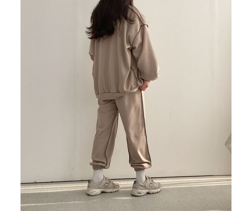 Bolgivy - Set: ronde hals trui met contrasterende stiksels + baggy joggingbroek
