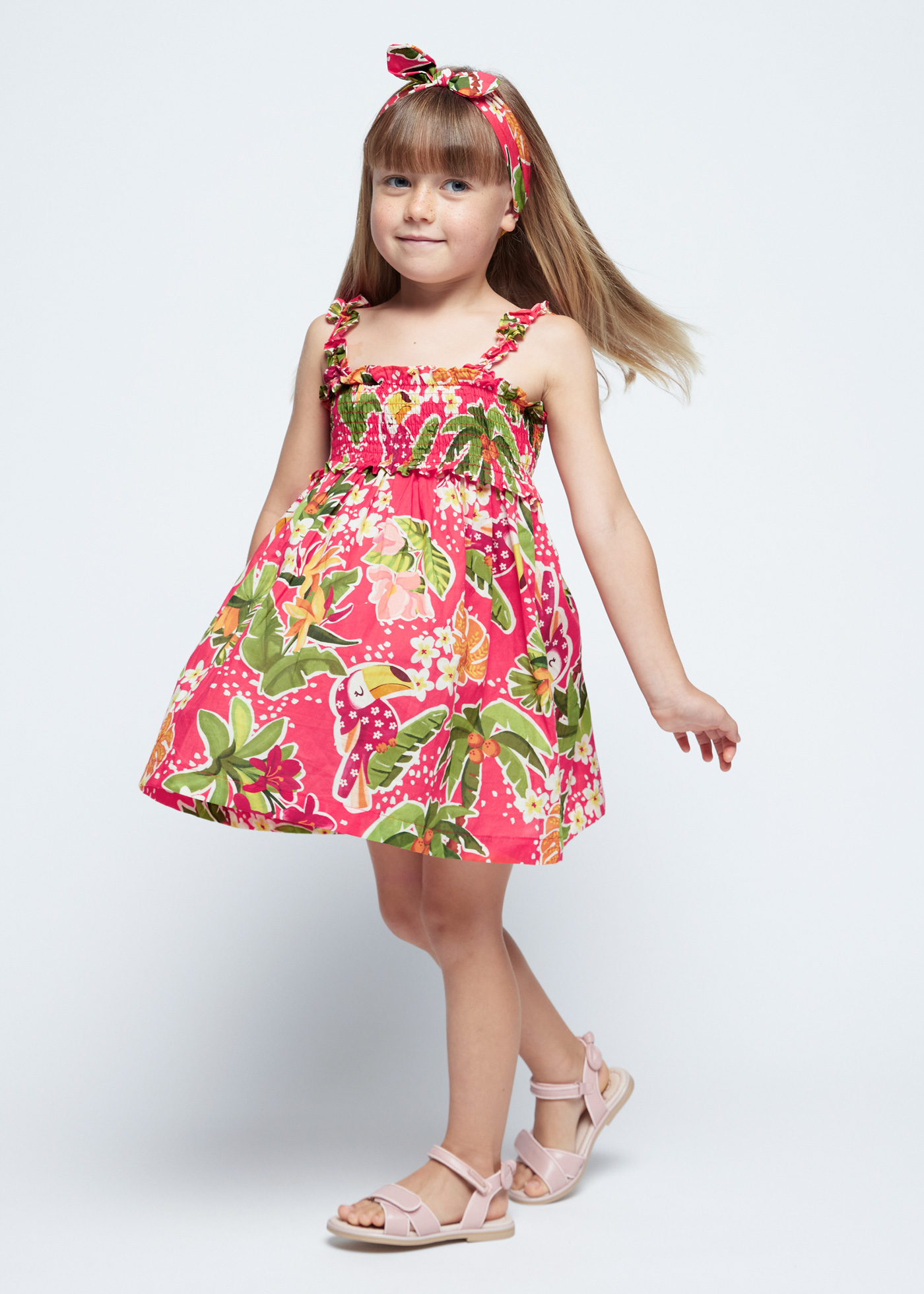 Vestido jade para menina com faixa de cabelo em voile