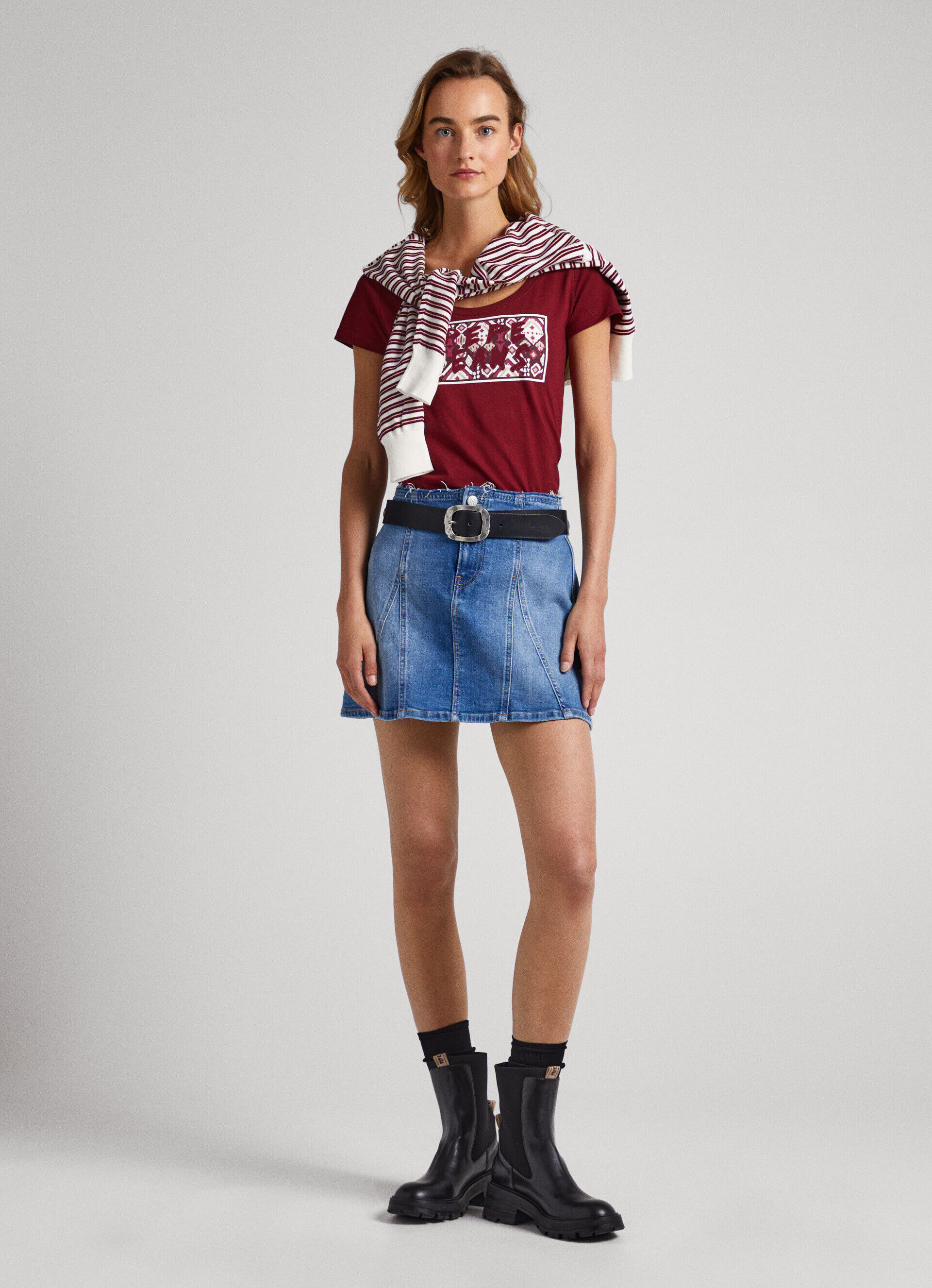 CAMISETA COM LOGOTIPO ESTAMPADO - vermelho borgonha
