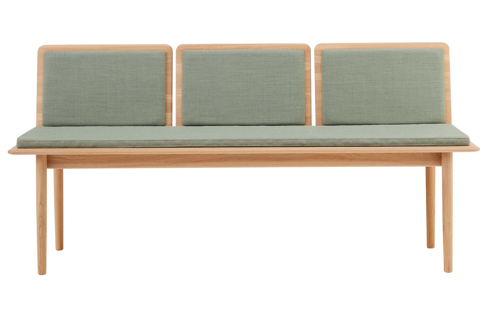 Elba Benk 3-seter. Eik såpebehandlet  i tekstil Crisp 4752 Dusty green, polstret sete og rygg.