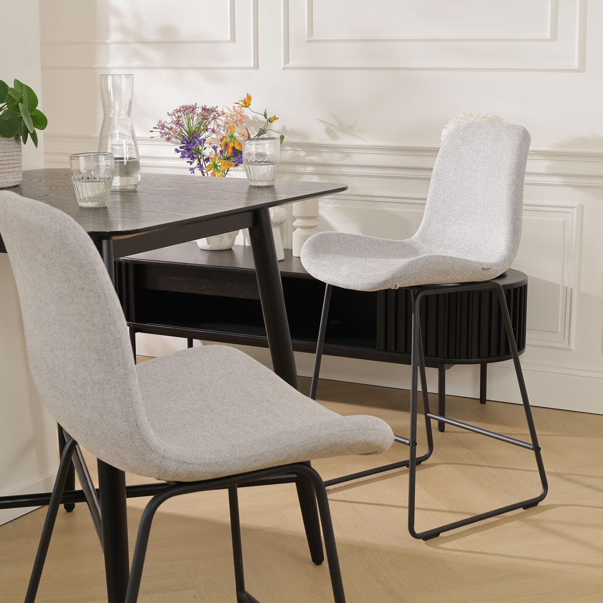 Barkruk Nino-Fé lichtgrijs - zwart onderstel - 65 cm