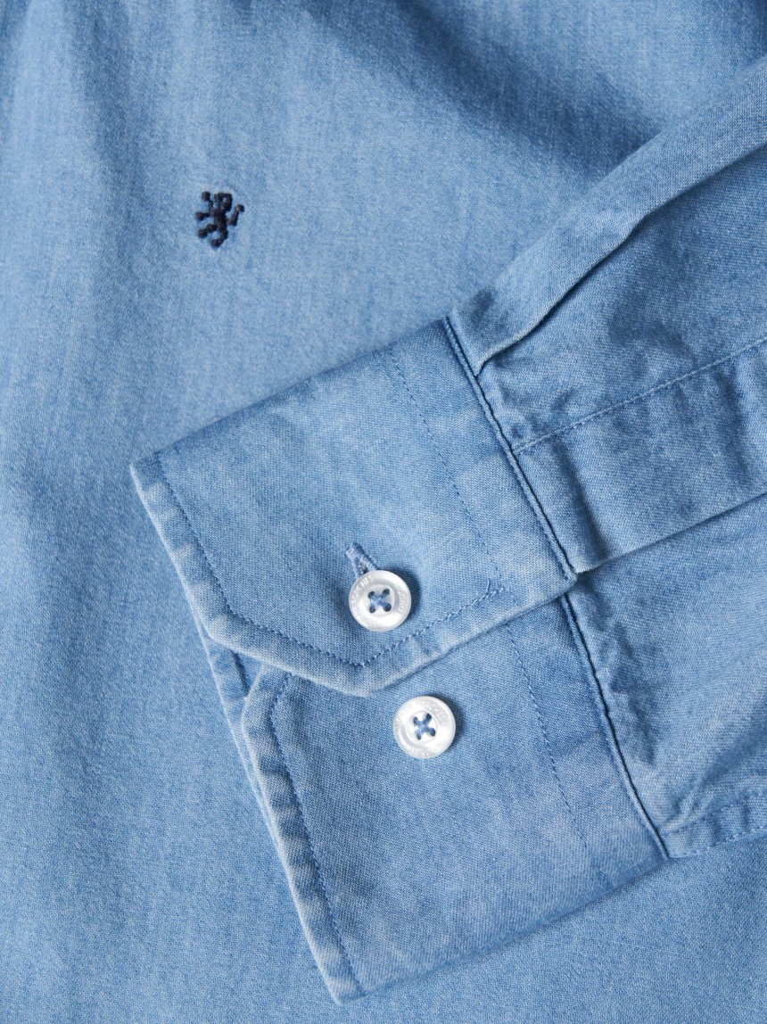 Camisa regular fit em ganga de algodão