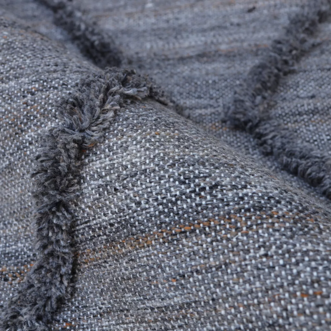 Tapis de salon rectangulaire matière recyclée tuftée (160 x 230 cm) Noori Gris