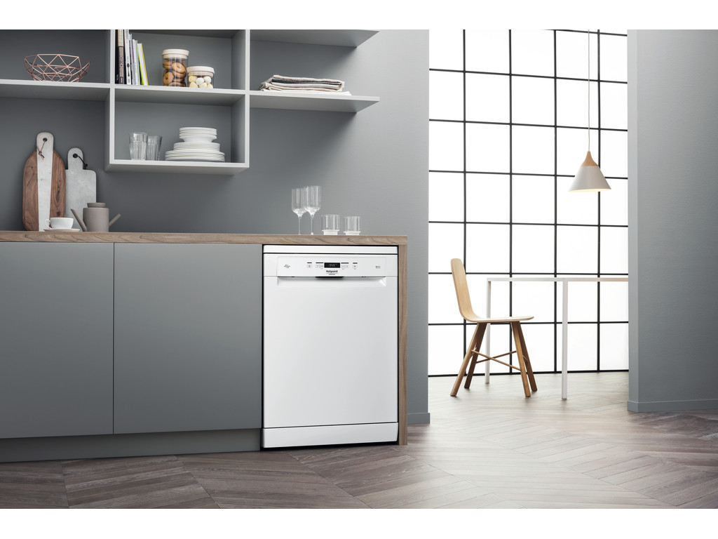 MÁQUINA DE LAVAR LOIÇA HOTPOINT HFC 3T232 WG BRANCO D 14 TALHERES