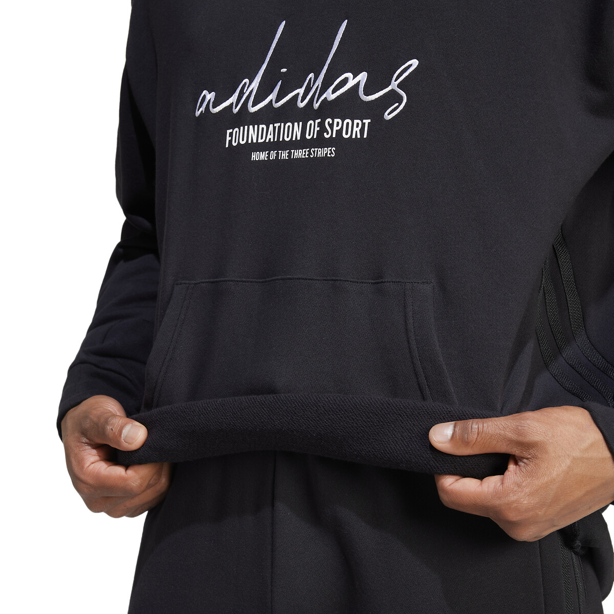 ROUPAS ESPORTIVAS ADIDAS<br>Moletom com capuz e logo duplo