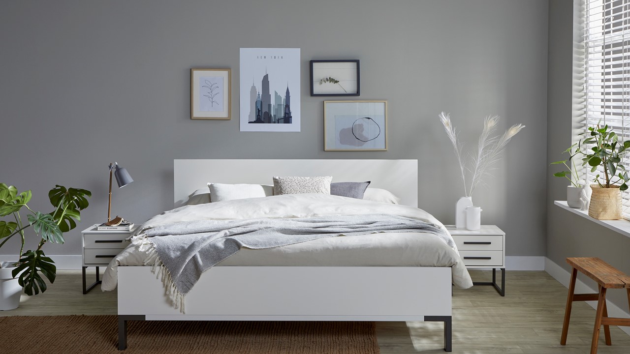Bed Ragnar met hoofbord hout wit