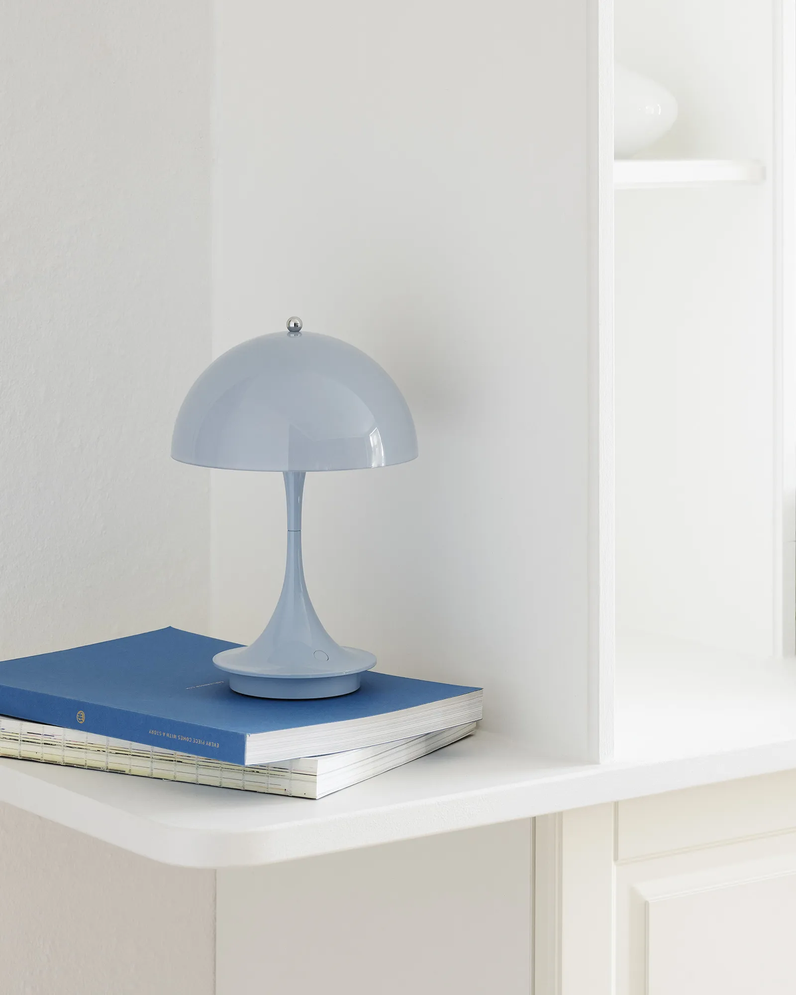 Louis Poulsen Panthella 160 Portable Pale Blue Acryl - UNIVERSAL PLUG