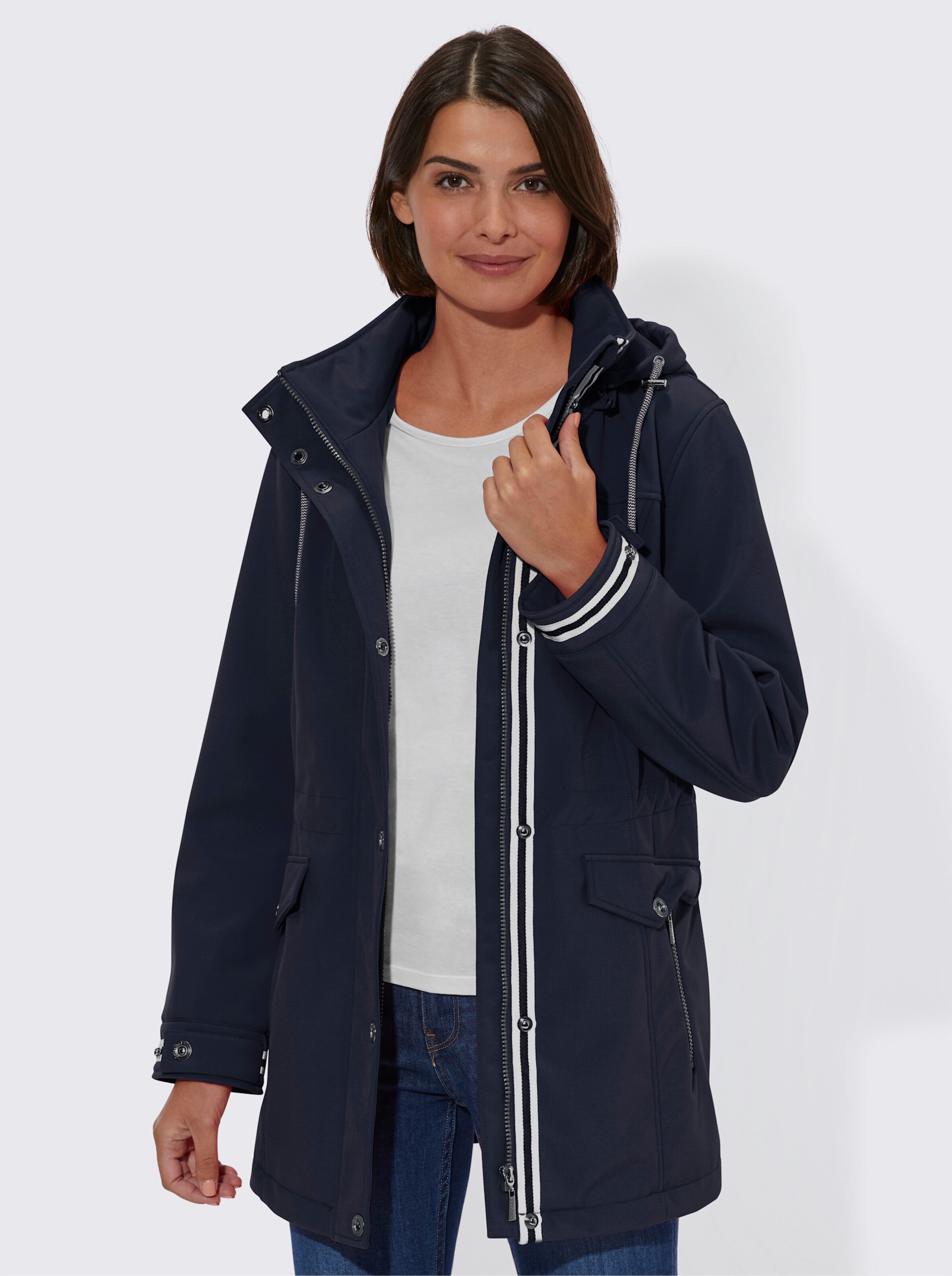 Softshelljacke mit abnehmbarer Kapuze