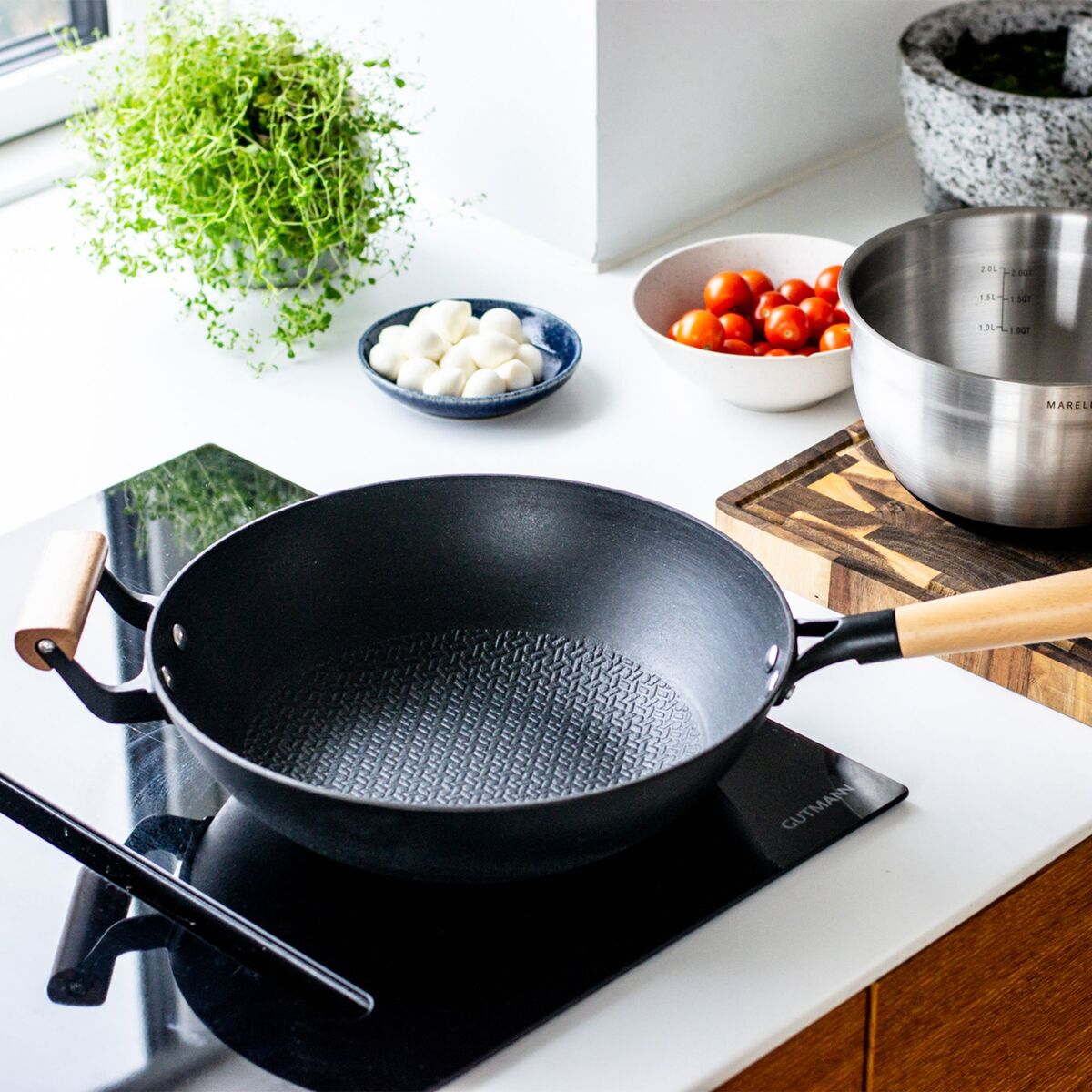 Wok lettvekts støpejern 30 cm