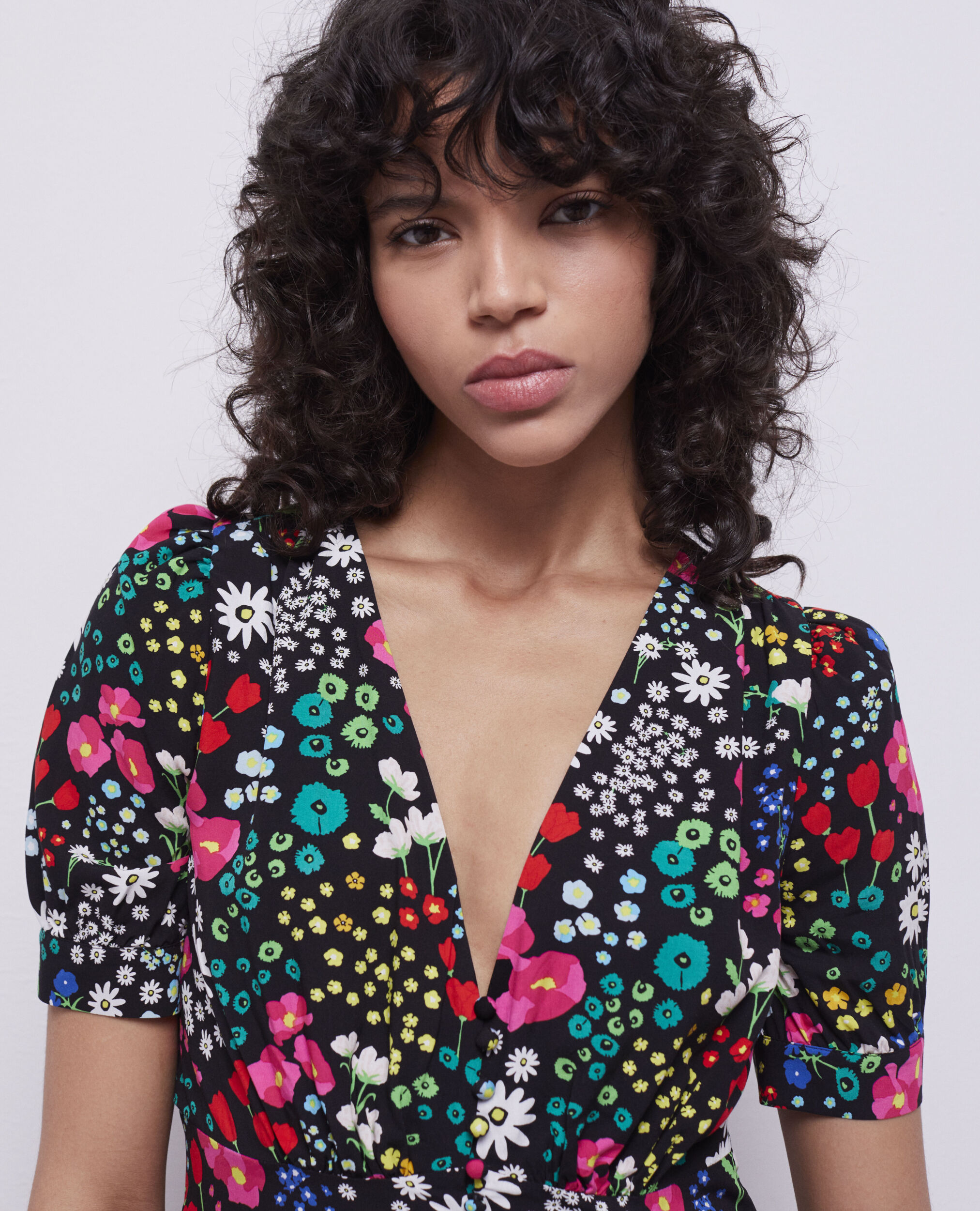 Robe courte imprimée avec boutonnage