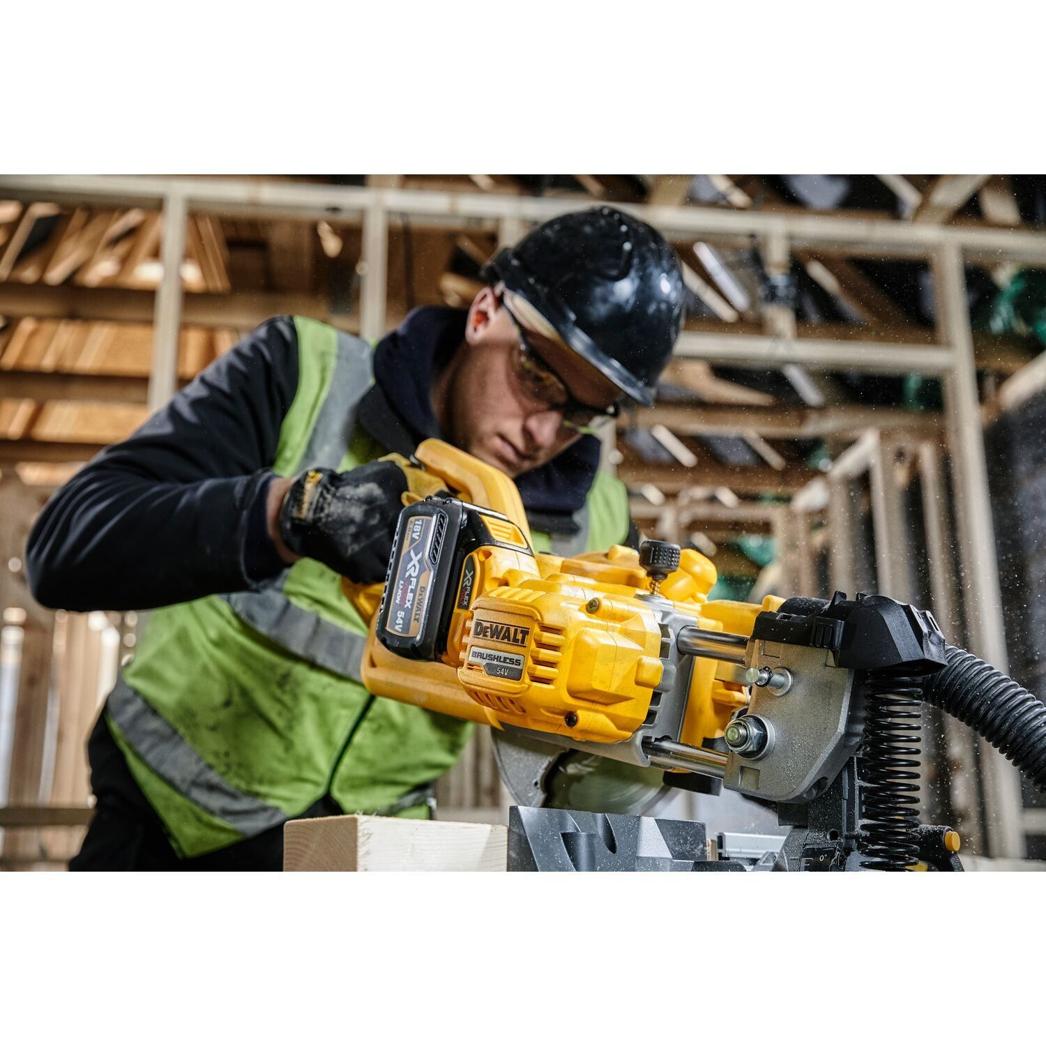 DeWALT DCS777N Accu Afkort-/Verstekzaag 216mm 54V XR FlexVolt Basic Body