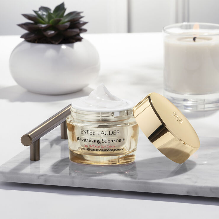 Estée Lauder Revitalizing Supreme  Youth Power Soft Crème