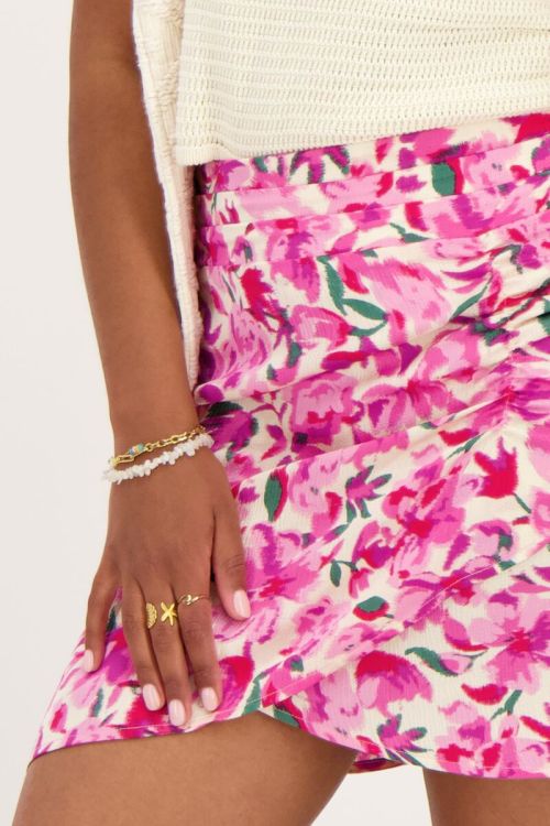 Wit rokje met roze bloemenprint