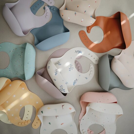 Bavoir en silicone   Dinosaures        de               mushie