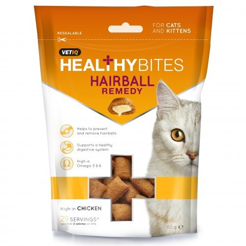 Petiscos com sabor de frango para prevenção de bolas de pelo em gatos e gatinhos.