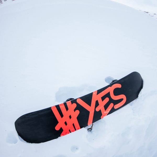 Planche de snowboard YES STANDARD