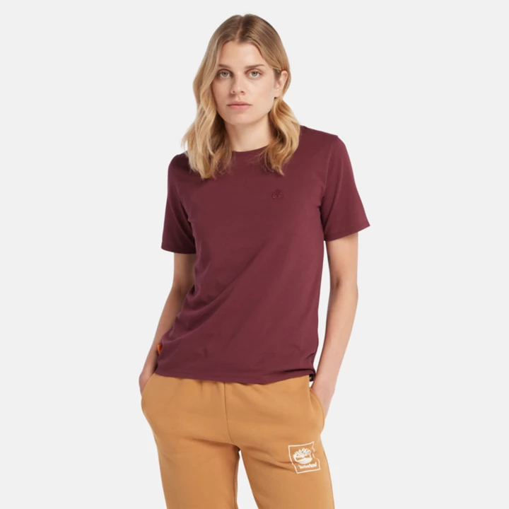 Camiseta feminina Exeter River na cor bordô.