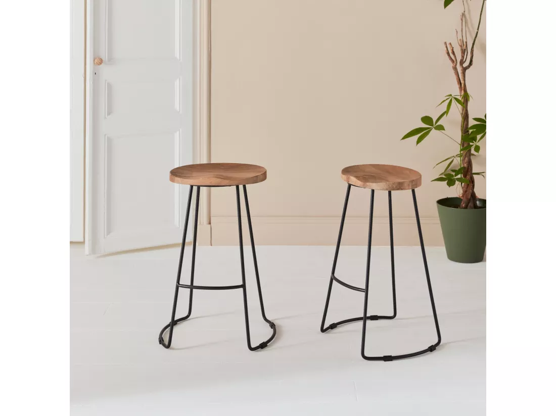 Lot de 2 tabourets de bars bois de manguier naturel et acier. avec repose pieds. 65cm