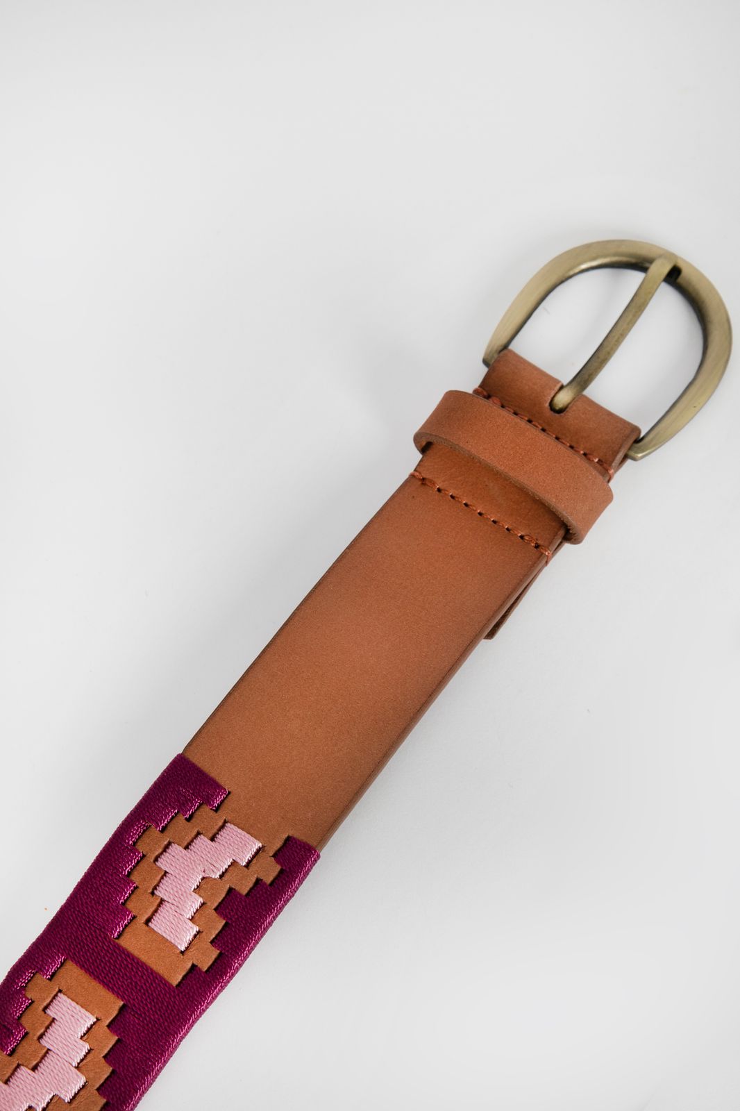 Bruin met donkerroze leren riem hartjes