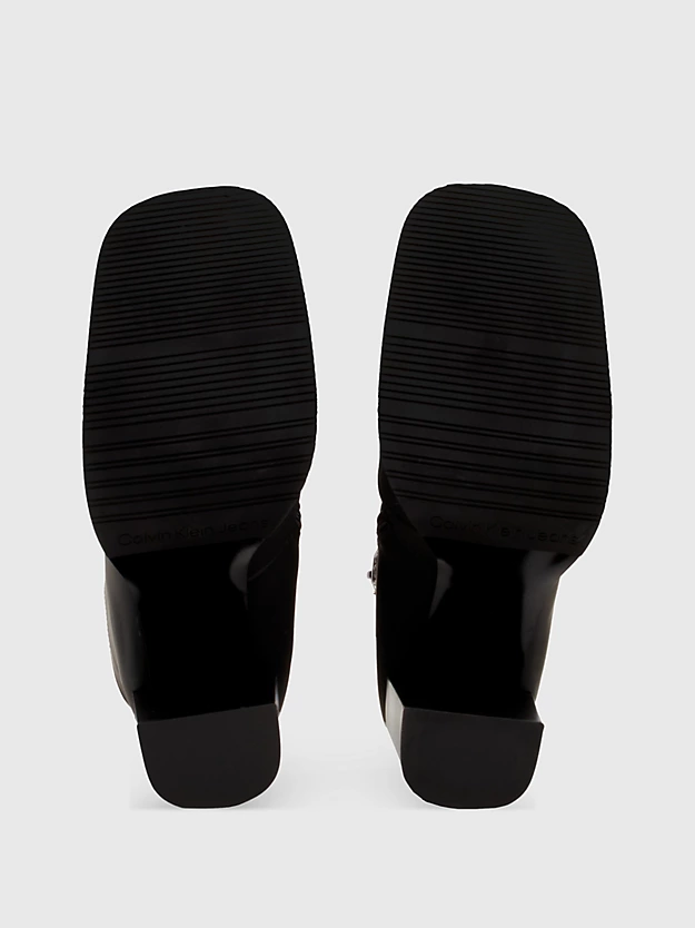 Botas de couro com salto alto