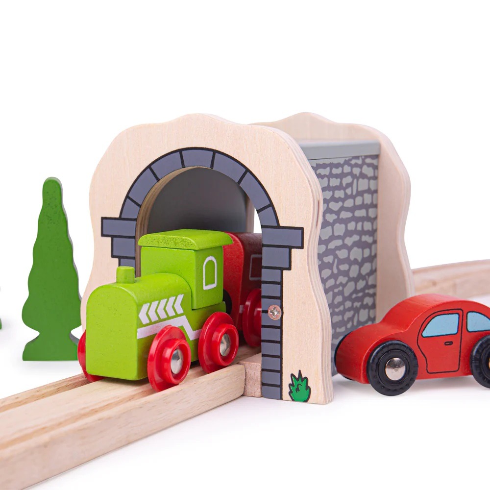 Tunnel de pierres grises en bois
