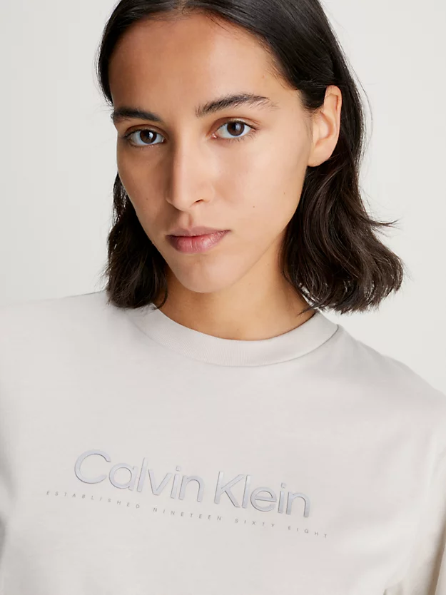 Camiseta de cetim estampada