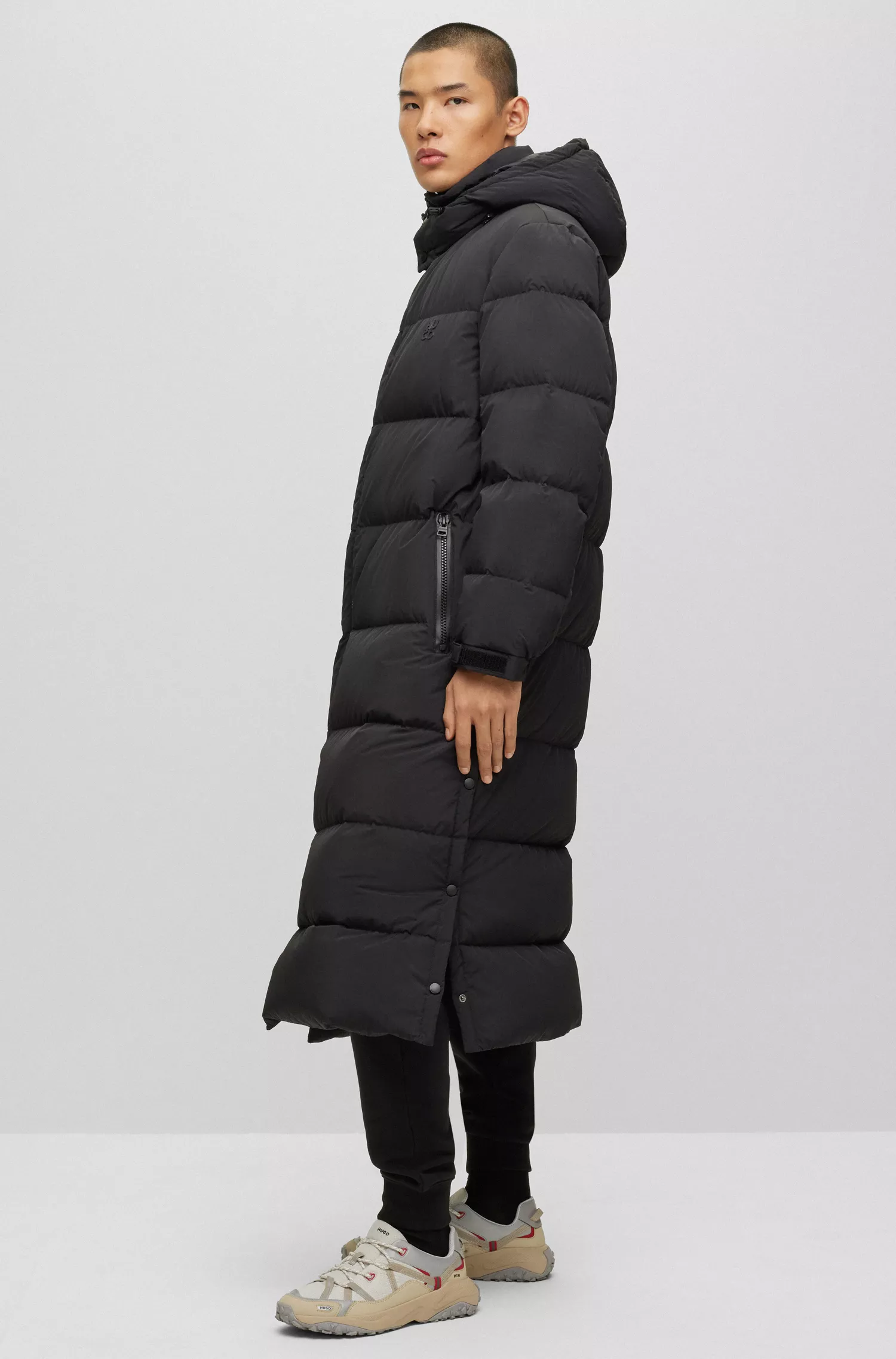 Casaco puffer longo HUGO vermelho com acabamento repelente à água.