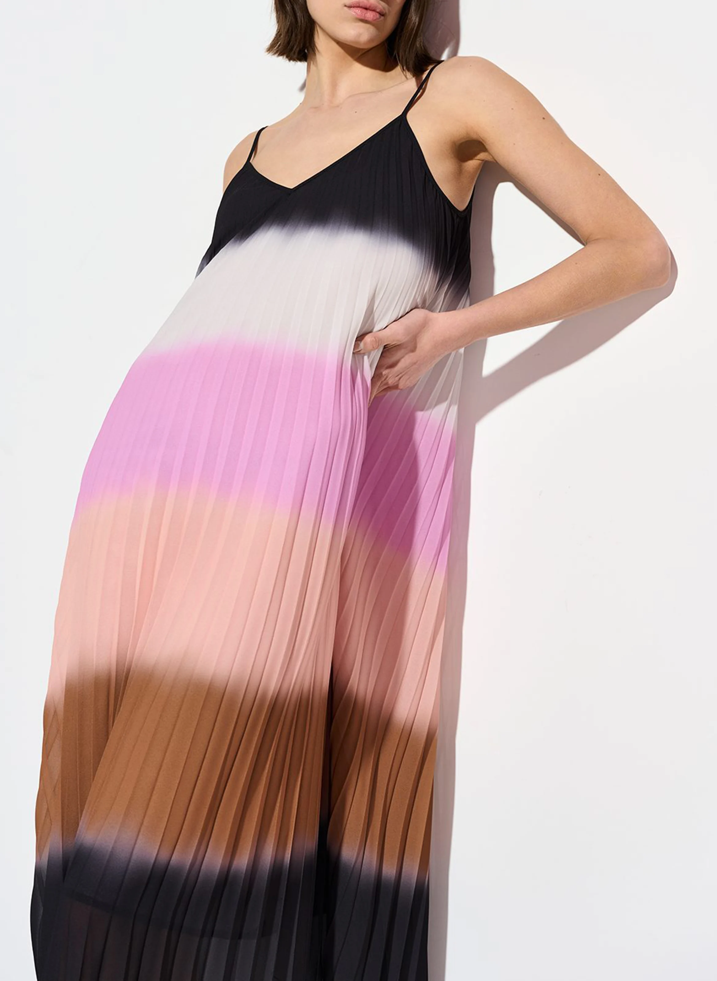 GASKUR - Robe midi col V plissée | Multicolore