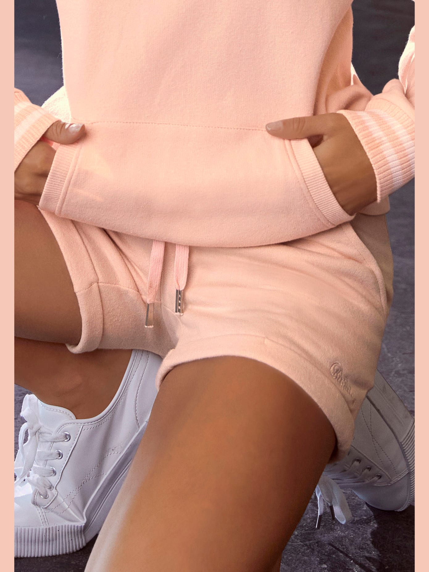 Short en matière sweat short en coton molletonné avec logo brodé