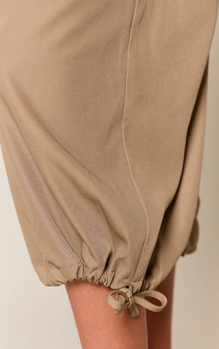 Kaki Short Bermuda Tissé Avec Détail De Poche Et Taille Élastiquée