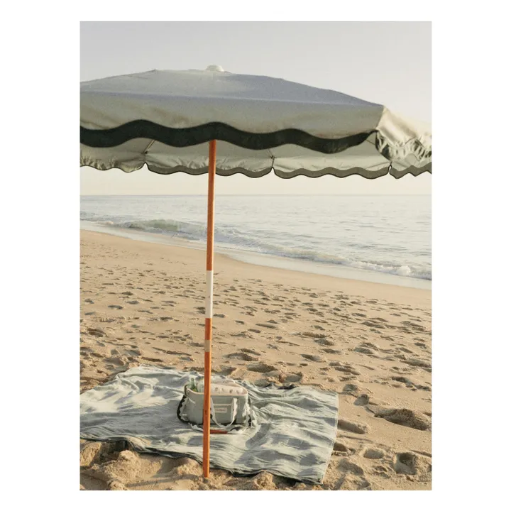 Business & Pleasure Co. Parasol festonné Amalfi | Vert