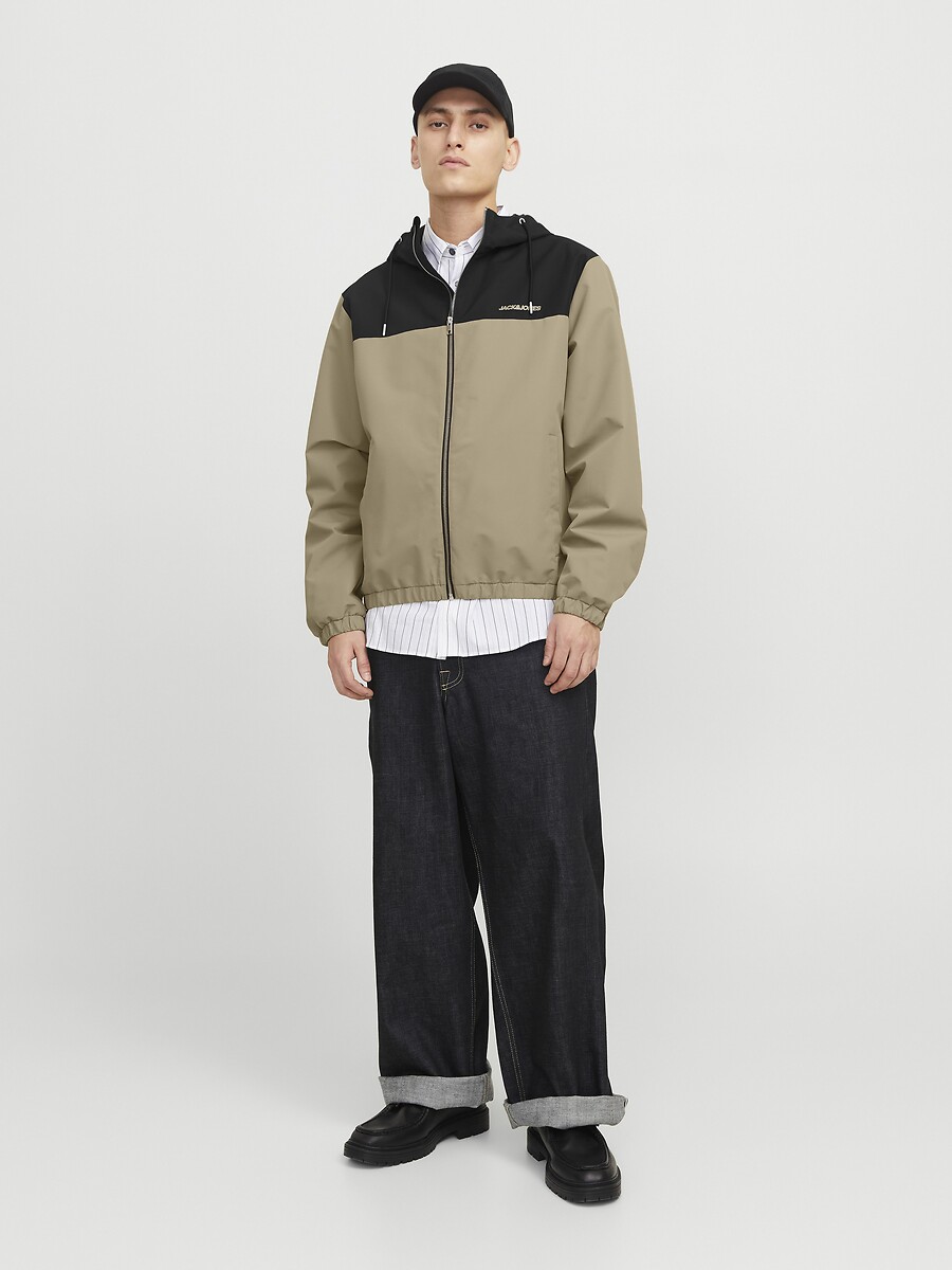 JACK & JONES<br>Jaqueta leve com capuz