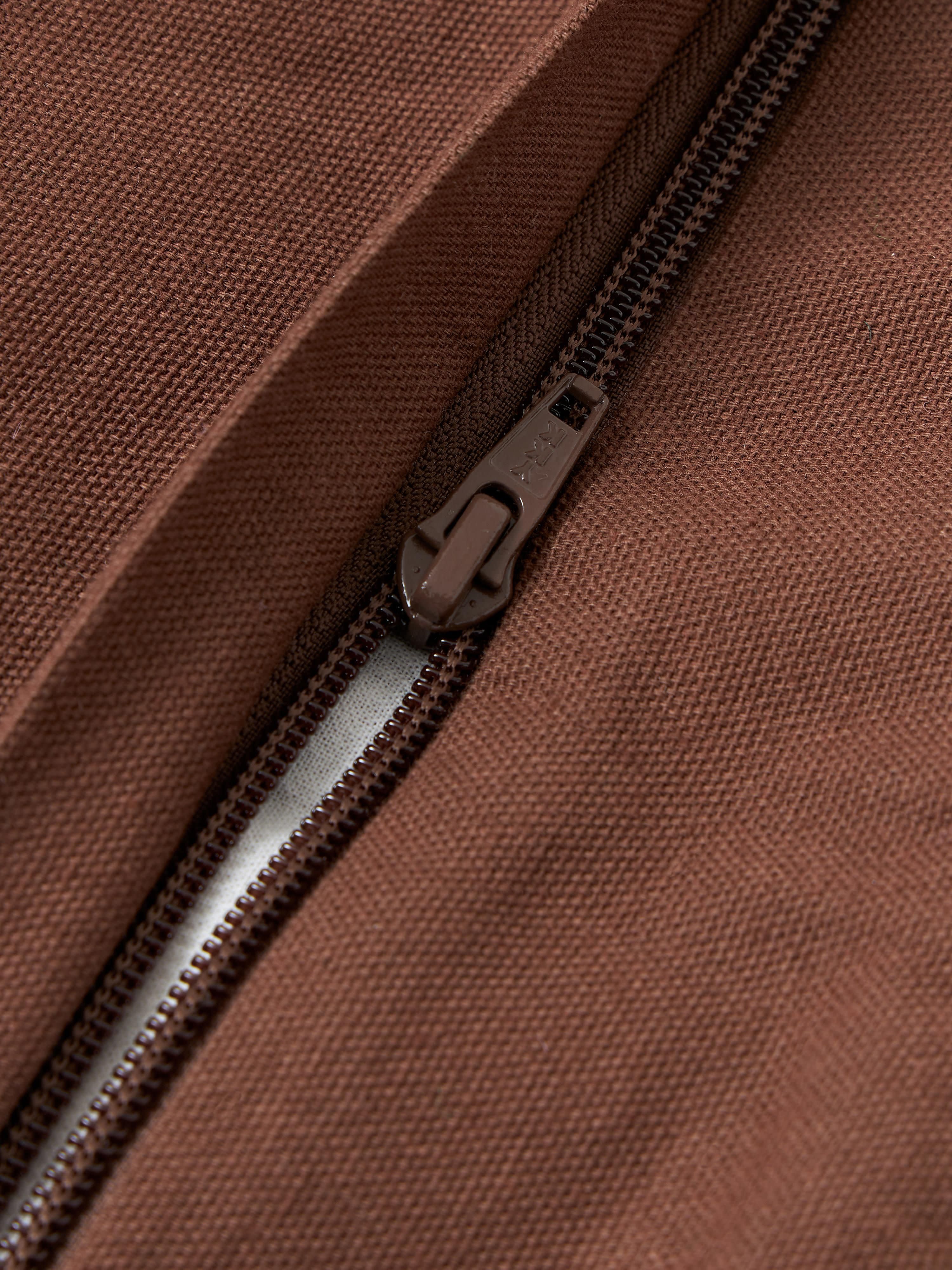 Handgetufte kussenhoes Jiri met getufte design