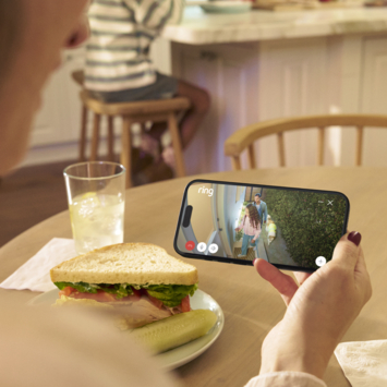 Ring Outdoor Camera Plus Plug-in Wit 2K