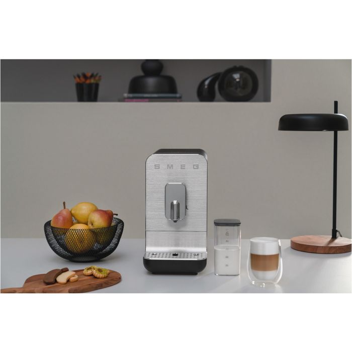 SMEG Kaffeevollautomat 50's Style BCC13BLMEU Schwarz Matt