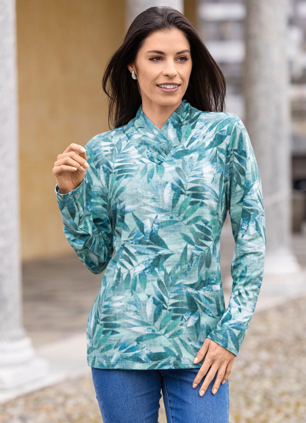 Pullover mit raffiniertem V-Kragen