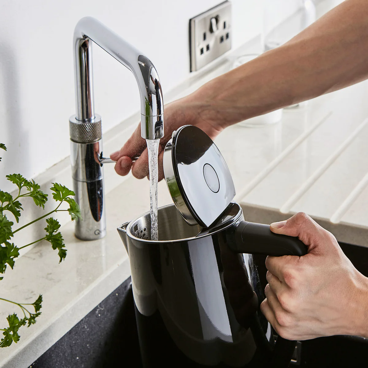 Alexa Bouilloire Électrique Intelligente WIFI 1,5L, Sans Fil, Écran Ta