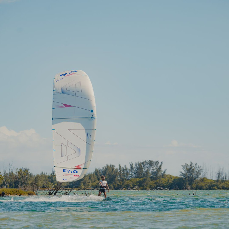 Aile de kitesurf duotone evo sls concept blue undyed blanc 2025
