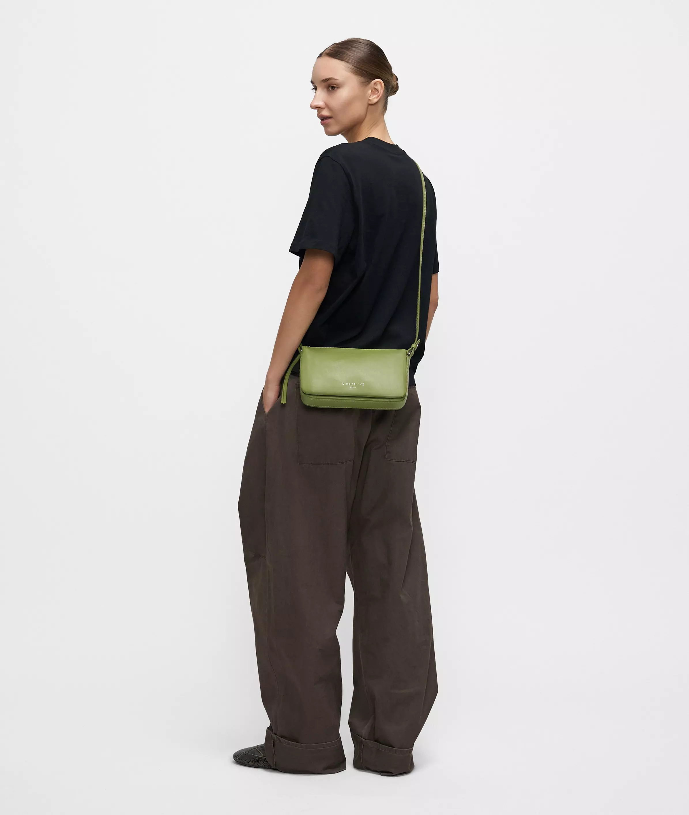 Crossbody Handy crossbody bag made from soft sheepskin