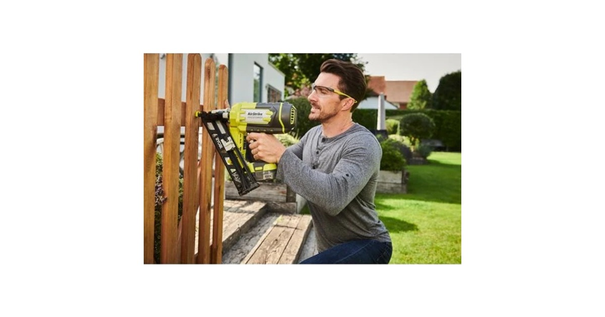 RyobiONE+ 18V Accu 15G Tacker R15GN18-0 spijkerpistool  (Groen/zwart, Accu en lader niet inbegrepen)