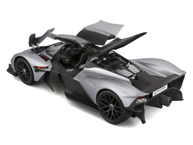 Maisto Sportwagen Aston Martin Valkyrie 2022 1:18 , Silber Sammlermodell im Massstab 1:18